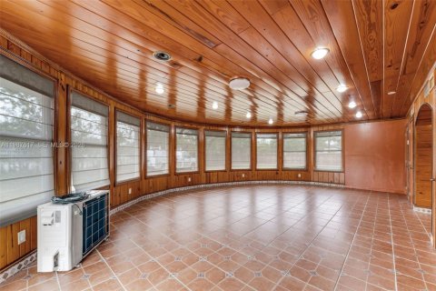 Villa ou maison à louer à Miami, Floride: 1 chambre, 249.54 m2 № 2051446 - photo 16