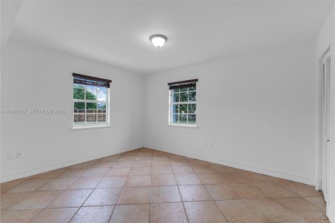 Villa ou maison à louer à Miami, Floride: 1 chambre, 249.54 m2 № 2051446 - photo 18