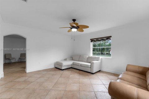 Villa ou maison à louer à Miami, Floride: 1 chambre, 249.54 m2 № 2051446 - photo 7