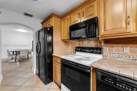 Villa ou maison à louer à Miami, Floride: 1 chambre, 249.54 m2 № 2051446 - photo 12