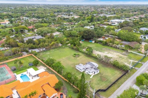 Villa ou maison à louer à Miami, Floride: 1 chambre, 249.54 m2 № 2051446 - photo 2