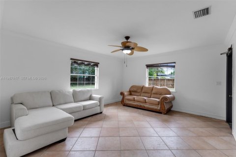 Villa ou maison à louer à Miami, Floride: 1 chambre, 249.54 m2 № 2051446 - photo 8