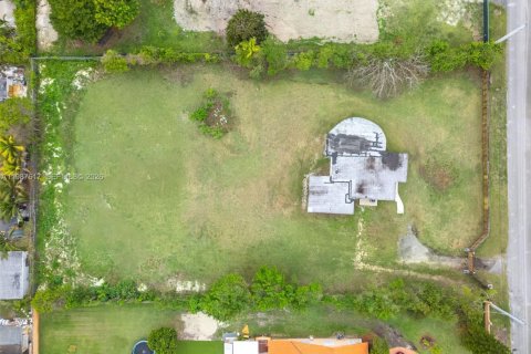 Villa ou maison à louer à Miami, Floride: 1 chambre, 249.54 m2 № 2051446 - photo 4