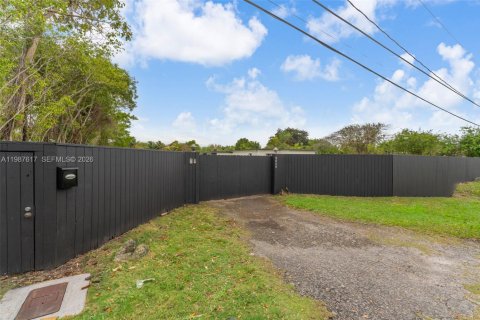 Villa ou maison à louer à Miami, Floride: 1 chambre, 249.54 m2 № 2051446 - photo 25