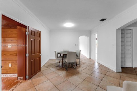 Villa ou maison à louer à Miami, Floride: 1 chambre, 249.54 m2 № 2051446 - photo 13