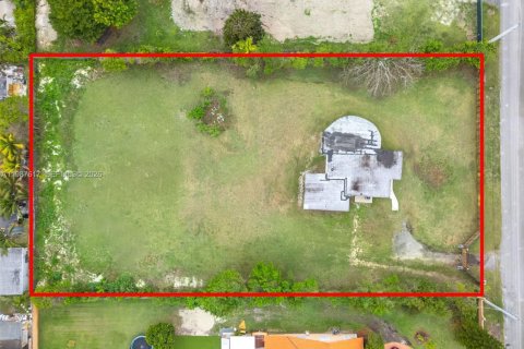 Villa ou maison à louer à Miami, Floride: 1 chambre, 249.54 m2 № 2051446 - photo 3