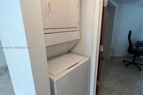 Купить кондоминиум в Майами, Флорида 3 спальни, 125.05м2, № 2050688 - фото 20