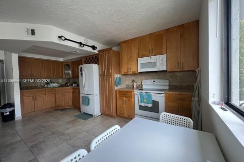 Купить кондоминиум в Майами, Флорида 3 спальни, 125.05м2, № 2050688 - фото 6