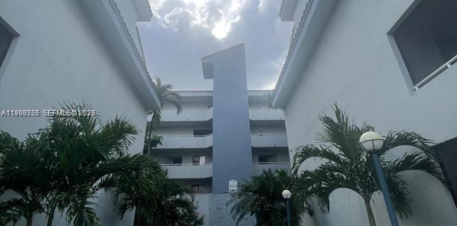 Кондоминиум с 3 спальнями в Майами, Флорида № 2050688