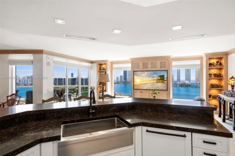 Copropriété à vendre à Aventura, Floride: 4 chambres, 299.52 m2 № 1950206 - photo 11