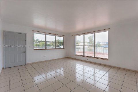 Condominio en venta en Miami Beach, Florida, 3 dormitorios, 103.12 m2 № 1996015 - foto 2