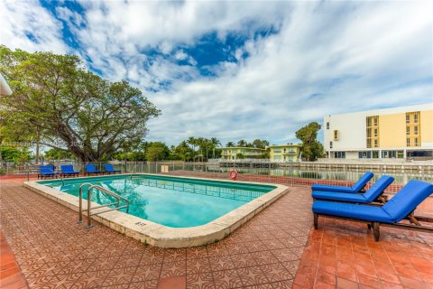 Condominio en Miami Beach, Florida, 3 dormitorios  № 1996015