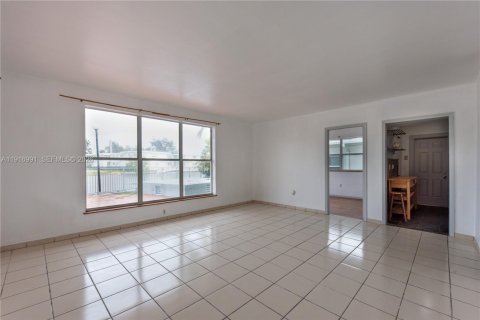 Condominio en venta en Miami Beach, Florida, 3 dormitorios, 103.12 m2 № 1996015 - foto 3
