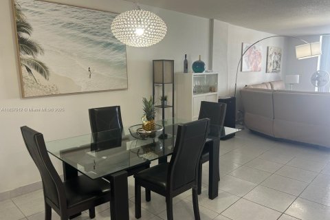 Copropriété à vendre à Hallandale Beach, Floride: 2 chambres, 111.48 m2 № 1940608 - photo 12