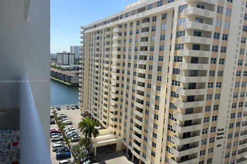 Copropriété à vendre à Hallandale Beach, Floride: 2 chambres, 111.48 m2 № 1940608 - photo 23