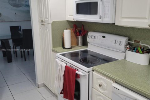 Copropriété à vendre à Hallandale Beach, Floride: 2 chambres, 111.48 m2 № 1940608 - photo 3