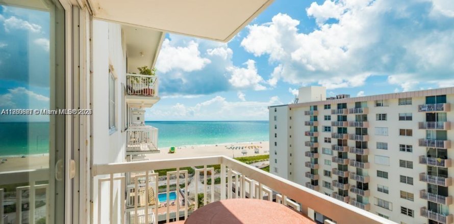 Condo in Miami Beach, Florida, 2 bedrooms № 1806490