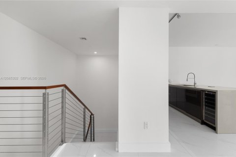Condo in Miami, Florida, 3 bedrooms  № 2392575 - photo 26