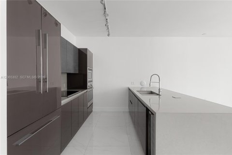 Condo in Miami, Florida, 3 bedrooms  № 2392575 - photo 15