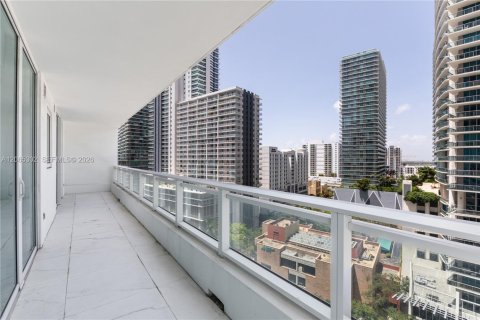 Condo in Miami, Florida, 3 bedrooms  № 2392575 - photo 23