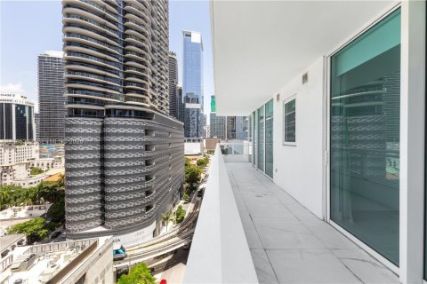 Condo in Miami, Florida, 3 bedrooms  № 2392575 - photo 24
