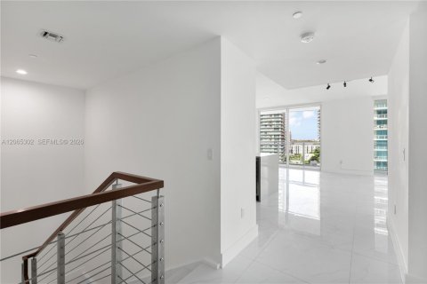Condo in Miami, Florida, 3 bedrooms  № 2392575 - photo 25
