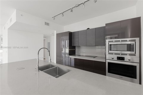 Condo in Miami, Florida, 3 bedrooms  № 2392575 - photo 17