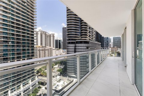 Condo in Miami, Florida, 3 bedrooms  № 2392575 - photo 20