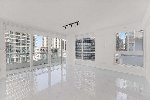 Condo in Miami, Florida, 3 bedrooms  № 2392575 - photo 30