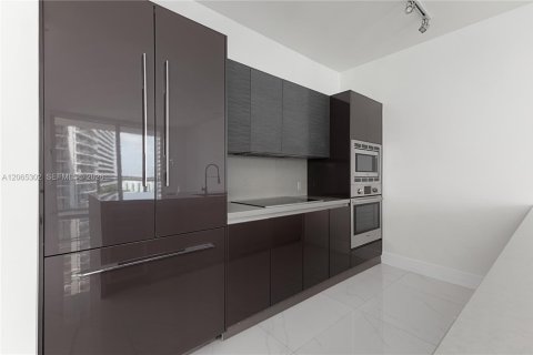 Condo in Miami, Florida, 3 bedrooms  № 2392575 - photo 18