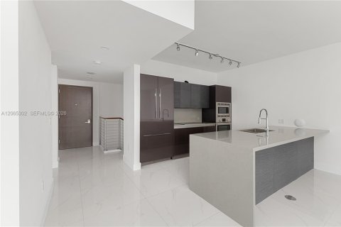 Condo in Miami, Florida, 3 bedrooms  № 2392575 - photo 14