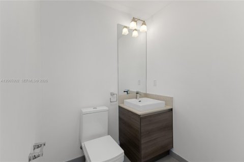 Condo in Miami, Florida, 3 bedrooms  № 2392575 - photo 19