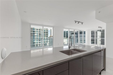 Condo in Miami, Florida, 3 bedrooms  № 2392575 - photo 16