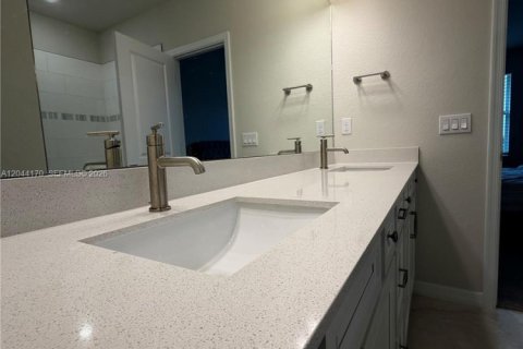 Casa en venta en Port St. Lucie, Florida, 5 dormitorios, 243.03 m2 № 2281255 - foto 18