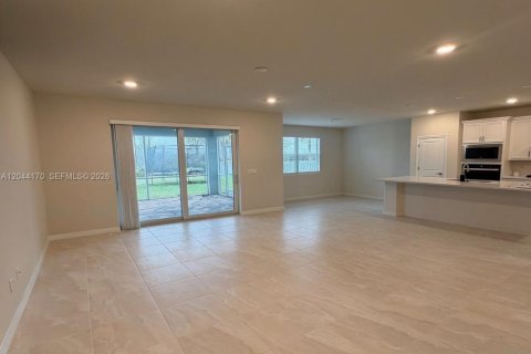 Casa en venta en Port St. Lucie, Florida, 5 dormitorios, 243.03 m2 № 2281255 - foto 4