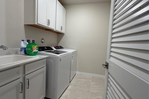 Casa en venta en Port St. Lucie, Florida, 5 dormitorios, 243.03 m2 № 2281255 - foto 15