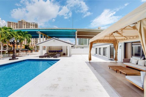 Villa ou maison à vendre à Sunny Isles Beach, Floride: 4 chambres, 322.37 m2 № 1937538 - photo 17