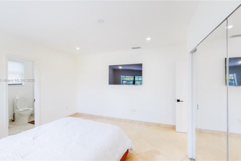 House in Sunny Isles Beach, Florida 4 bedrooms, 322.37 sq.m. № 1937538 - photo 6