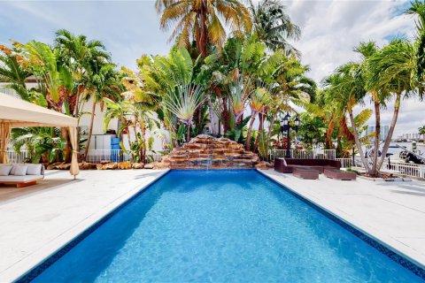 House in Sunny Isles Beach, Florida 4 bedrooms, 322.37 sq.m. № 1937538 - photo 14