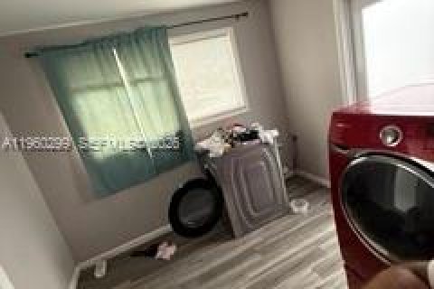 Villa ou maison à vendre à Lauderhill, Floride: 3 chambres, 140.84 m2 № 2024593 - photo 4