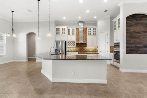 House in Sorrento, Florida 4 bedrooms, 288.65 sq.m. № 1341543 - photo 16
