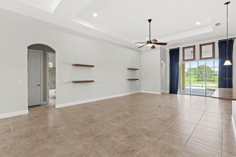 House in Sorrento, Florida 4 bedrooms, 288.65 sq.m. № 1341543 - photo 9