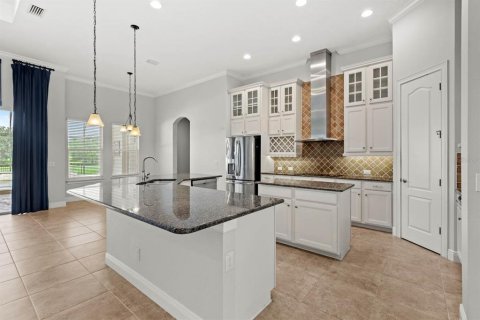House in Sorrento, Florida 4 bedrooms, 288.65 sq.m. № 1341543 - photo 17