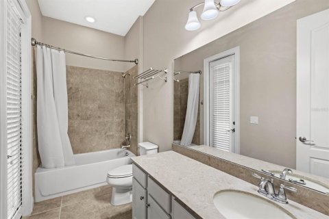 House in Sorrento, Florida 4 bedrooms, 288.65 sq.m. № 1341543 - photo 30
