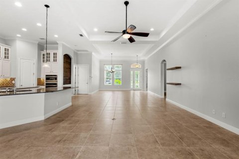House in Sorrento, Florida 4 bedrooms, 288.65 sq.m. № 1341543 - photo 12