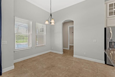 House in Sorrento, Florida 4 bedrooms, 288.65 sq.m. № 1341543 - photo 20
