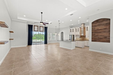 House in Sorrento, Florida 4 bedrooms, 288.65 sq.m. № 1341543 - photo 15