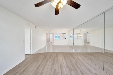 Copropriété à vendre à Tamarac, Floride: 2 chambres, 107.12 m2 № 2172891 - photo 5