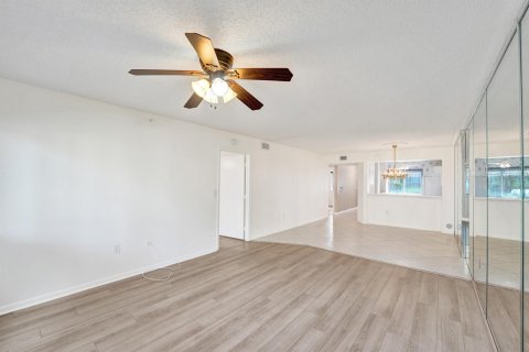 Copropriété à vendre à Tamarac, Floride: 2 chambres, 107.12 m2 № 2172891 - photo 7