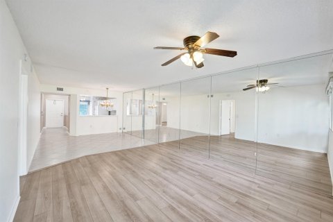 Copropriété à vendre à Tamarac, Floride: 2 chambres, 107.12 m2 № 2172891 - photo 2